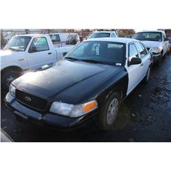 2008 FORD CROWN VICTORIA, 4 DOOR SEDAN, BLACK/WHITE, VIN #2FAHP71VX8X133725