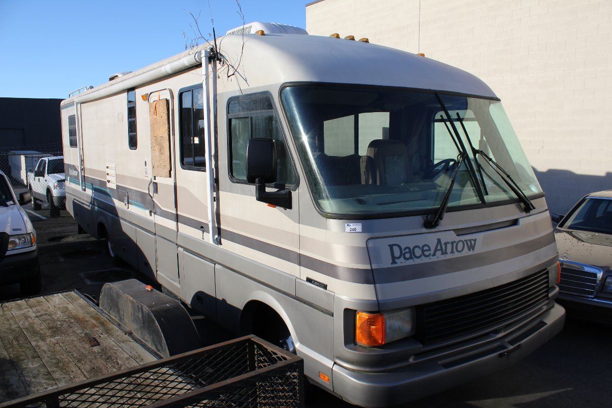 1992 PACE ARROW MOTORHOME, BROWN, VIN # 1GBKP37N6N3310705