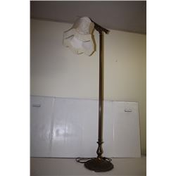 Bridge floor lamp