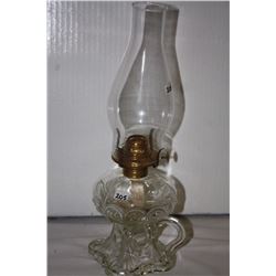 Finger footed kerosene lamp