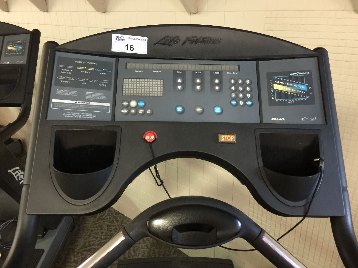 LIFE FITNESS 9500HR COMMERCIAL TREADMILL WITH FLEXDECK