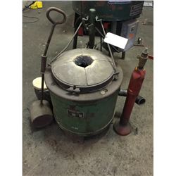 MELTING FURNACE WITH 3 CRUCIBLES, MELTING POT, SAND COMPACTOR AND CASTING SAND