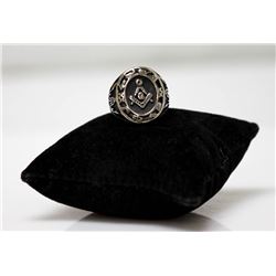 BLACK AND SILVER COLORED MASONIC RING