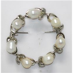 ROUND WHITE PEARL BROOCH