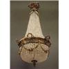 Image 1 : CHANDELIERS & LAMPS, KRISTALLKRONA, RIKT ORNAMENTERAD STOMME AV MÄSSING MED BL. A BLOMSTERGIRLAND…