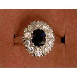 JEWELLERY, RING, 18K VITGULD  MED FASETTSLIPAD SAFIR 0,95 CT SAMT BRILJANTER 0,69 CT…