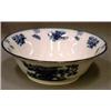 Image 1 : EUROPEAN CERAMIC 1, HANDFAT, ROYAL DOULTON, ENGLAND, VÅGIG KANT, BLÅ DEKOR AV BLOMMOR OCH BLOMSTE…