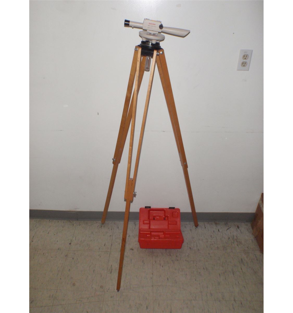 Sight Level David White Sight Level, LP6-20 With Stand - BTM Industrial