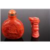 Image 2 : [CHINESE] A SET OF RED CORAL CARVING SNUFF BOTTLE AND STATUES CARVED WITH CHILD TOAST (2 ITEMS)