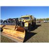 Image 2 : IH S1900 SINGLE AXLE SANDING TRUCK