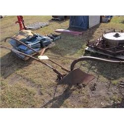 SINGLE BEAM WALKING PLOW, DISC WHEEL, 5 DIAMOND HARROWS