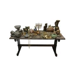 National Treasure Treasure Room Artifacts: Treasure Table