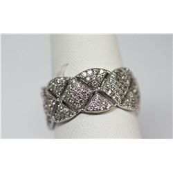 BEAUTIFUL .925 STERLING SILVER BAND RING W/ CZ EMBEDDED