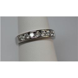 BEAUTIFUL .925 STERLING SILVER BAND RING W/ CZ EMBEDDED