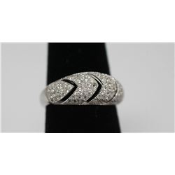 BEAUTIFUL .925 STERLING SILVER ROUND BAND RING W/ CZ EM