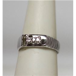 .925 STERLING SILVER MODERN RING W/ CLEAR CZ