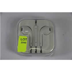 PAIR OF NEW HEADPHONES FOR iPOD/iPHONE
