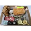 Image 1 : BOX OF COLLECTIBLE SALT AND PEPPER SHAKERS