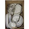 Image 1 : BOX W/CORNINGWEAR BAKE DISHES W/