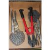Image 1 : BOX W/ BOLT CUTTERS AND 2 CHAIN