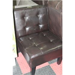 LEATHER LOUNGE CHAIR