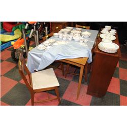 ESTATE VINTAGE WOOD TABLE WITH 6 CHAIRS