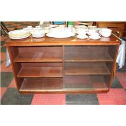VINTAGE WOOD & GLASS DISPLAY CASE SIDE BOARD