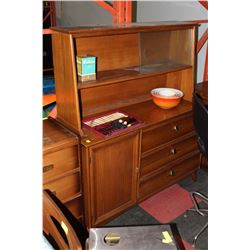 ESTATE WOOD KNECHTEL SIDEBOARD WITH HUTCH
