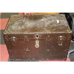 ESTATE VINTAGE STORAGE TRUNK