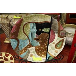 CONTEMPORARY ABSTRACT PLATE DISPLAY
