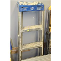BON ALUMINUM 5' LADDER