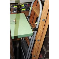 FOLDING STEP LADDER