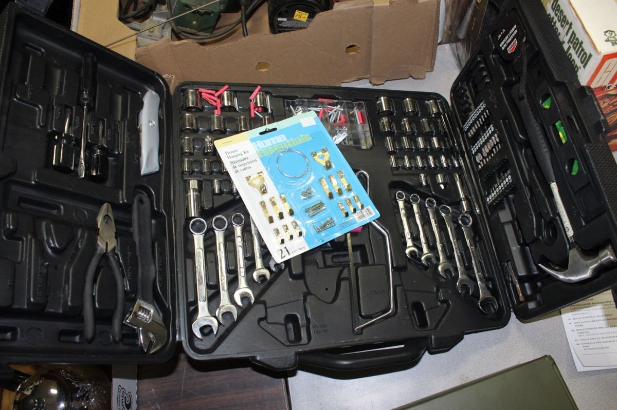 JOBMATE SCREWDRIVER, WRENCH & SOCKET SET