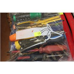 BAG OF SCREWDRIVERS