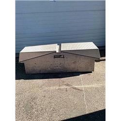 Aluminum pickup truck tool box