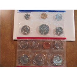 1981 US MINT SET (UNC) P/D/S (WITH ENVELOPE) THIS IS AN OFFICIAL US PACKAGED P/D/S SET, IT DOES NOT 