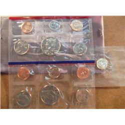 1996 US MINT SET (UNC) P/D (WITH ENVELOPE) INCLUDES 1996-W ROOSEVELT DIME