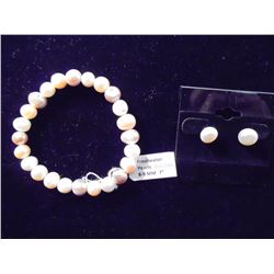 FRESH WATER PEARL BRACELET AND EARRING SET. BRACELET IS 7" 8-9MM AND STUD EARRINGS ARE 8-9MM, RETAIL