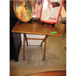 Folding wood accent table
