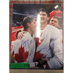 Autographed Wayne Gretzky & Mario Lemieux photo