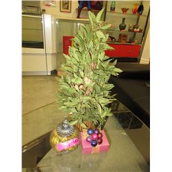 3 Christmas decoratives - used
