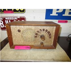 Vintage G.E. electric radio