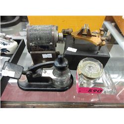 4 Collectible vintage items
