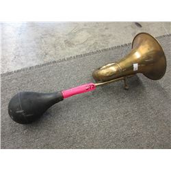 Antique automotive rubber bulb horn