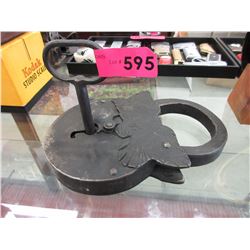 Over size metal padlock with key