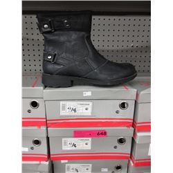 5 Pairs of new men's boots - size 8