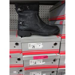 5 Pairs of new men's boots - size 9