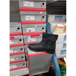 8 Pairs of new men's boots