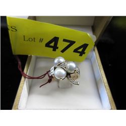 Estate - 10 KT Yellow Gold, Diamond & Pearl ring
