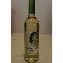 5 BOTTLES OF MONKEY BAY WHITE WINE